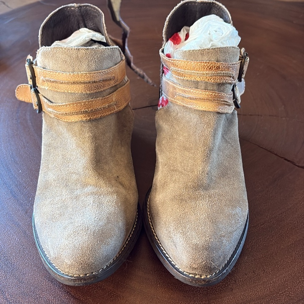Rebels Tan/Gray Suede Leather Comfort Ankle Booties Boots/ Size 10 - Picture 2 of 6